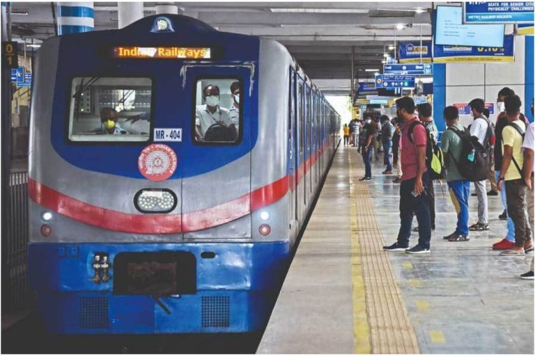 Kolkata Metro : कोलकाता मेट्रो ने की घोषणा, आज रात चलेंगी अतिरिक्त मेट्रो जाने क्यों…