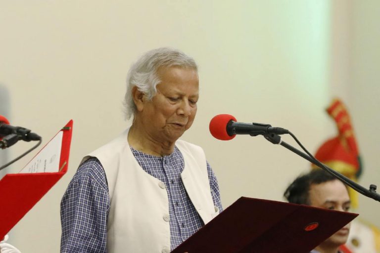 Bangladesh Violence: मोहम्मद यूनुस के सामने ये है सबसे बड़ी चुनौती, शेख हसीना ने कहा था- खून चूसने वाला
