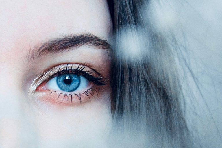 Personality Traits: आंखों के रंग से जानें आपके व्यक्तित्व के राज