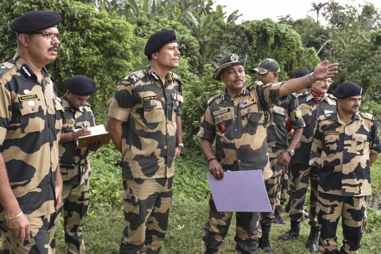 Bangladesh Border: बांग्लादेश से लगी सीमा से भारत में घुस सकते हैं आतंकी, BSF अलर्ट