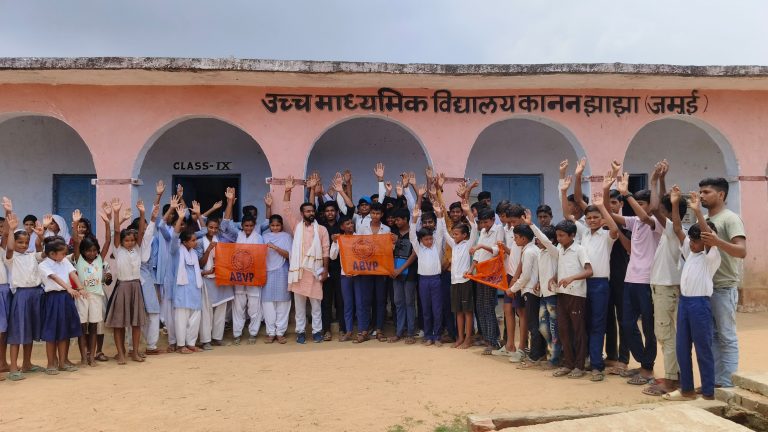 मध्य विद्यालय शिक्षक पर प्लस टू विद्यालय का प्रभार