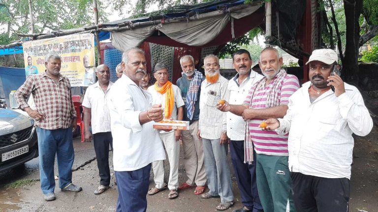 विधानसभा में मामला उठने पर कन्वाइ चालकों ने बांटी मिठाई, शहर आने पर सरयू का करेंगे अभिनंदन