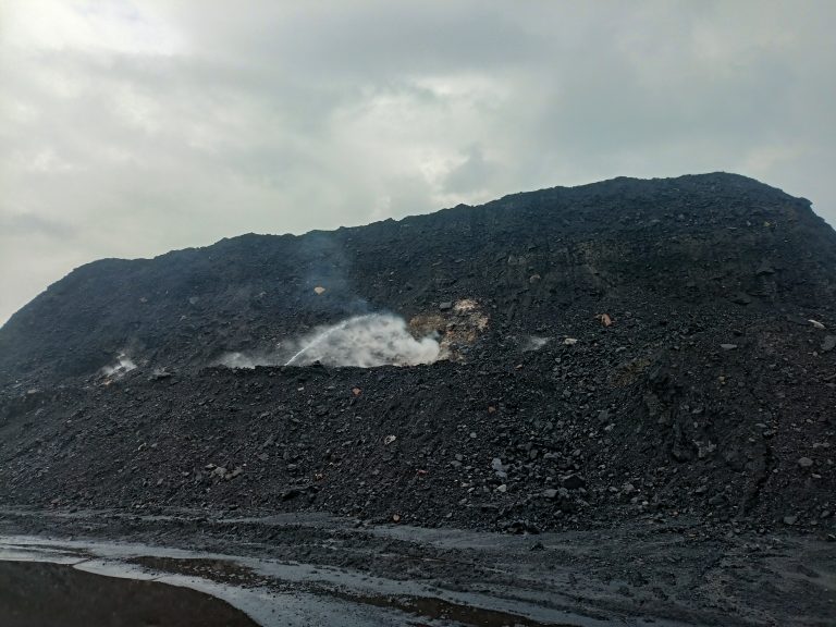 कोयला के स्टॉक में लगी लाग, करोड़ों का नुकसान