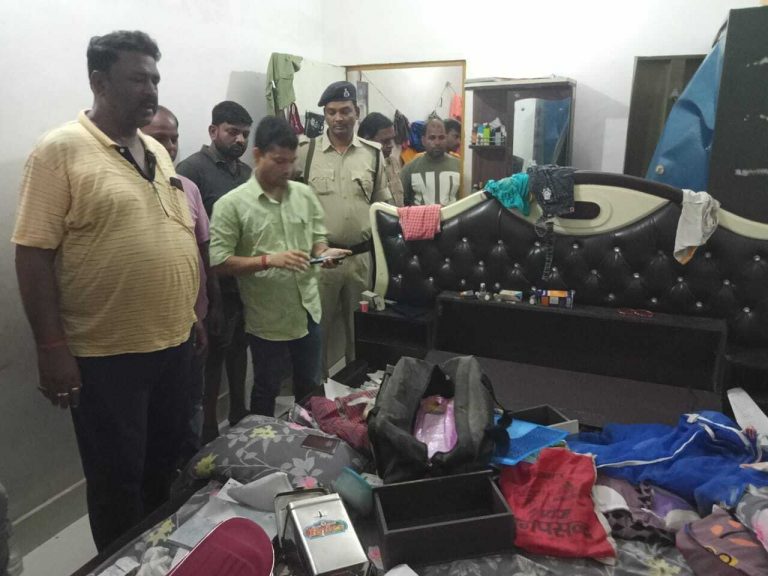 चोरों ने सूने मकान में की सेंधमारी, नकदी व जेवरात समेत लाखों की संपत्ति की चोरी