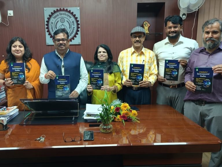Ranchi News : नयी शिक्षा नीति के तहत पुस्तकों का किया जा रहा प्रकाशन : डॉ शांडिल्य