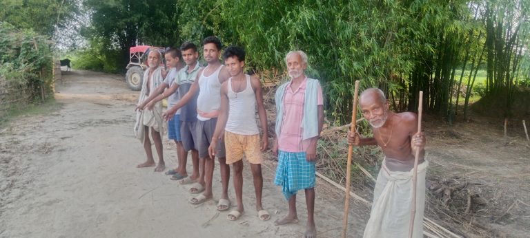 सड़क के पक्कीकरण की मांग