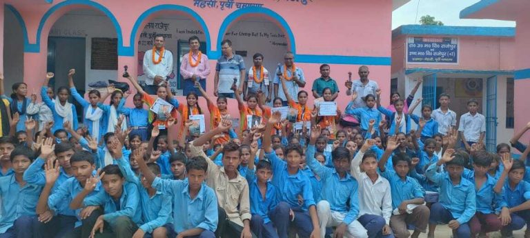 अंतर्राष्ट्रीय युवा सम्मेलन में इतिहास रचने वाली छात्राएं सम्मानित