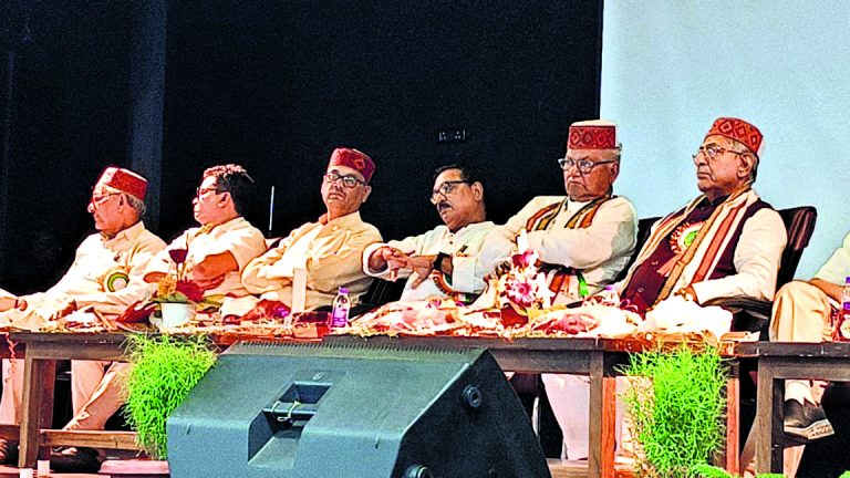 नकारात्मक शक्तियों का प्रतिकार करें पत्रकार : नंदकिशोर यादव