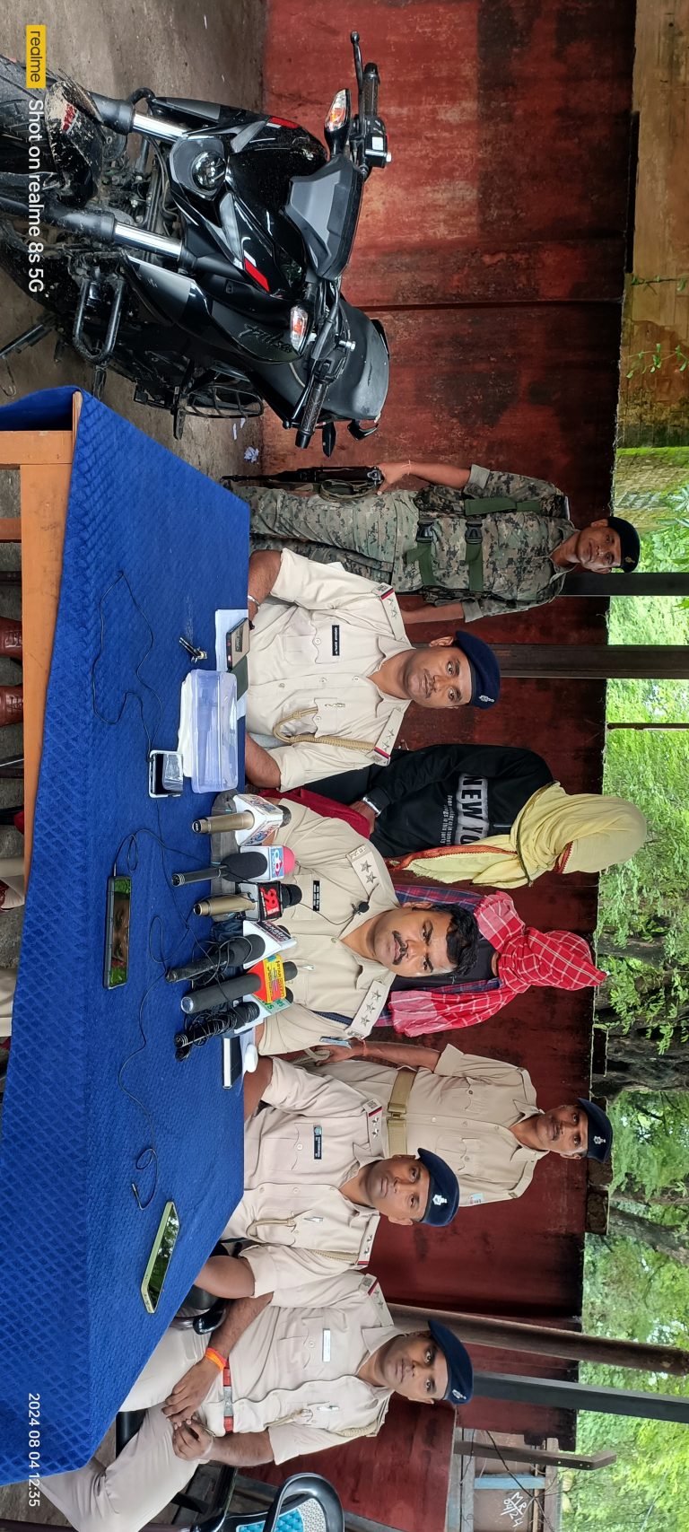 राहगीर से लूटपाट मामले में कट्टा व बाइक के साथ दो गिरफ्तार