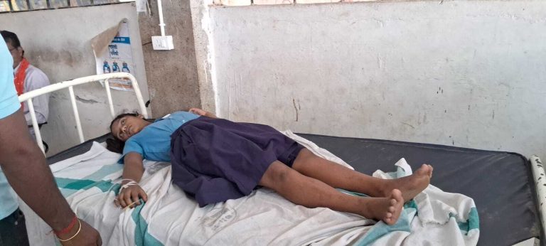 भीषण गर्मी से वर्ग सात की छात्रा हुई बेहोश