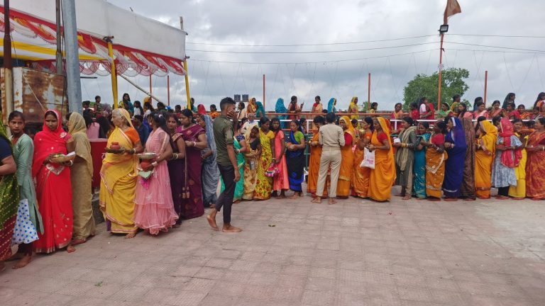 हर हर महादेव से गूंजते रहे शिवालय