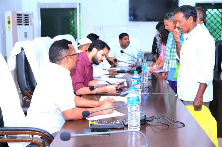 जिला प्रशासन की जनसुनवाई में पहुंचीं 125 शिकायतें, 55 का हुआ निबटारा