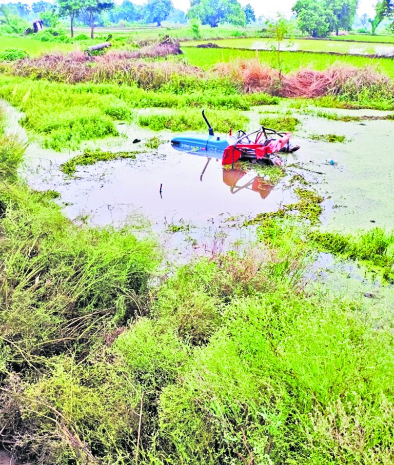 ट्रैक्टर पलटने से किसान की मौत, ड्राइवर भर्ती