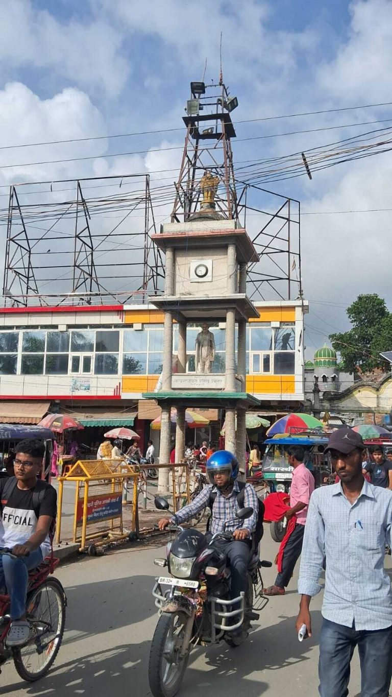शहर के गांधी चौक टावर पर लगेगी नयी मूर्ति