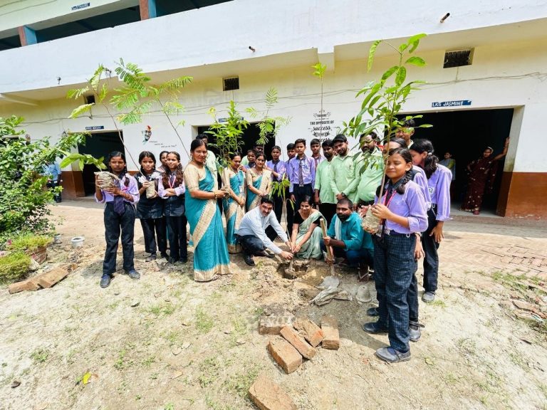 पौधरोपण व संरक्षण मानवीय जीवन के लिए अहम : प्रिंसिपल