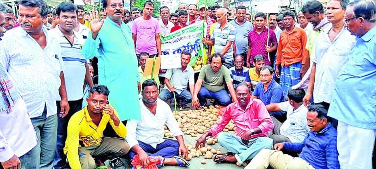 बंगाल से आलू बाहर भेजने पर अघोषित रोक हटाये सरकार, वरना किसान करेंगे बड़ा आंदोलन