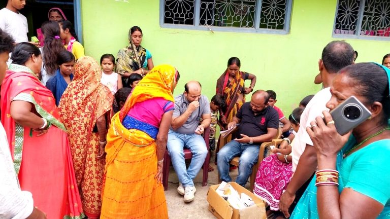 अज्ञात बीमारी से मुखिया समेत तीन सौ लोग बीमार, एक की मौत