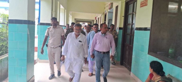 विधानसभा की निवेदन समिति पहुंची सदर अस्पताल