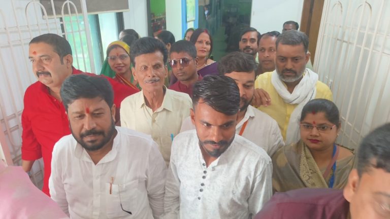जिला परिषद उपाध्यक्ष अंजना राय की छीनी कुर्सी, अविश्वास प्रस्ताव पारित
