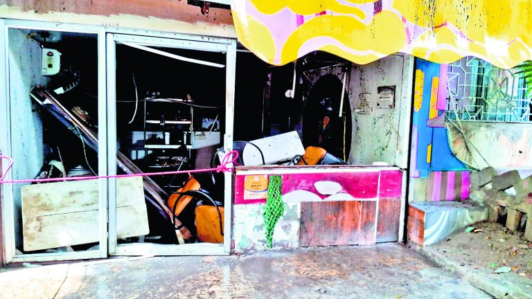 जोधपुर पार्क : सिलिंडर लीक होने से कैफे में जोरदार धमाका, लगी आग