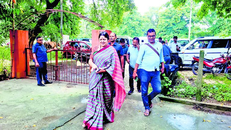 राष्ट्र गान लिखने वाले की प्रतिमा तोड़ना निंदनीय : लॉकेट