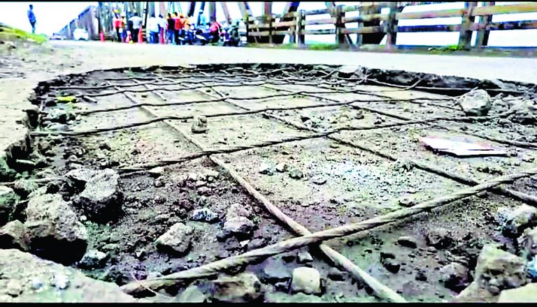 दामोदर नदी के सेतु का मरम्मत कार्य शुरू