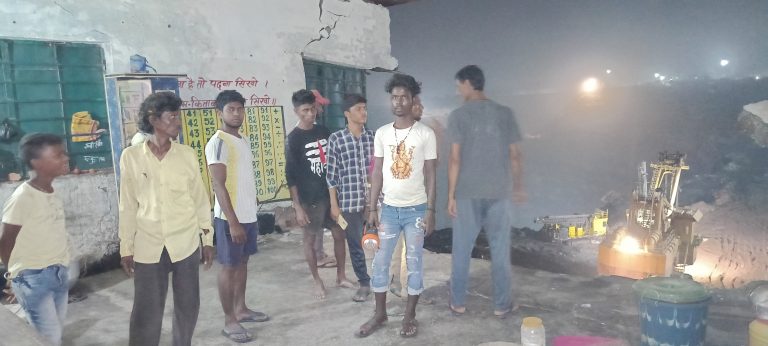 अंगारपथरा में परित्यक्त स्कूल का कमरा हुआ जमींदोज