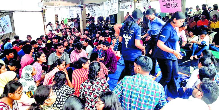 बांकुड़ा में तीसरे दिन भी आंदोलन पर रहे डॉक्टर, रोगियों का बुरा हाल
