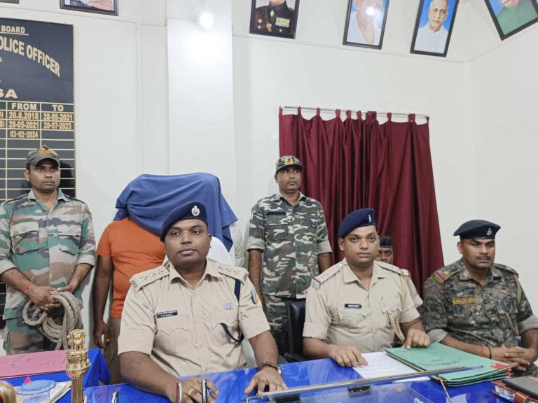 अवैध लोहा कारोबार का भंडाफोड़, दो गिरफ्तार
