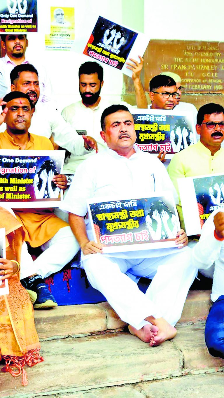 भाजपा विधायकों का विधानसभा में धरना