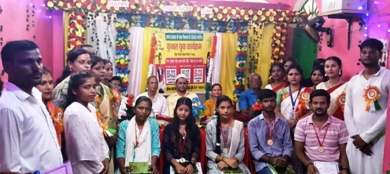 कुशल युवा कार्यक्रम के उत्तीर्ण विद्यार्थियों को किया गया सम्मानित