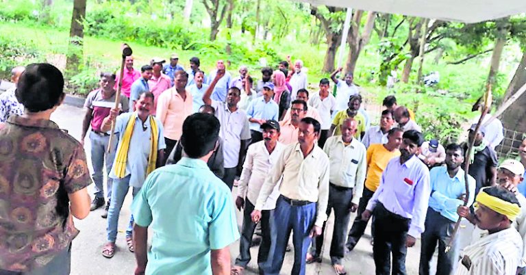 Ranchi news : एचइसी के सप्लाई कर्मियों ने अधिकारियों को मुख्यालय और एफएफपी बिल्डिंग में जाने से रोका
