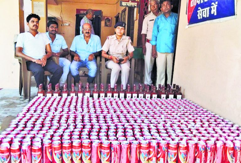 Saran News :यूपी से नाव से आ रही शराब को पुलिस ने किया जब्त, तस्कर फरार