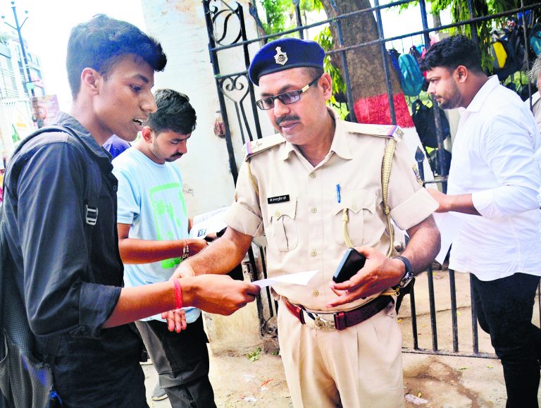 पिछले साल की तुलना में आसान रहा  प्रश्नपत्र