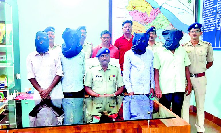 चार लुटेरों को किया गिरफ्तार