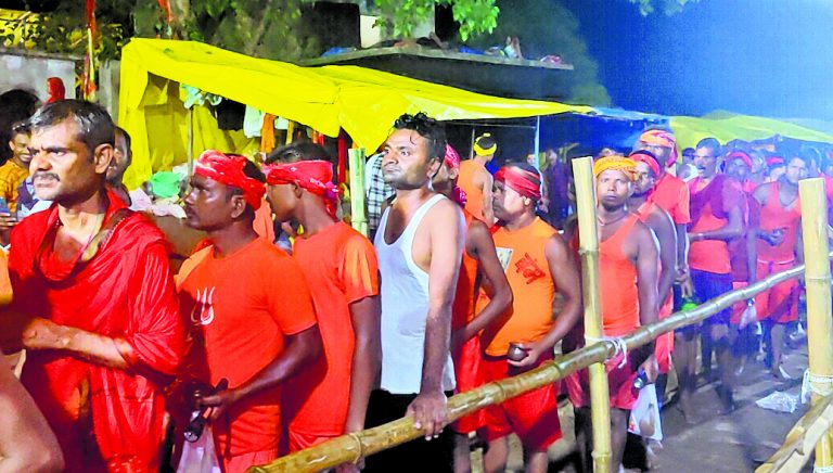 गुप्ताधाम में 50 हजार से अधिक श्रद्धालुओं ने किया जलाभिषेक