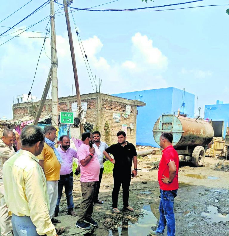 Saran News : छपरा : शहर की जलनिकासी व्यवस्था देखने निकले महापौर, अतिक्रमण देख ठोक लिया माथा