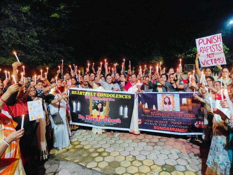 बंडामुंडा में निकाला कैंडल मार्च, दोषी को फांसी देने की मांग की