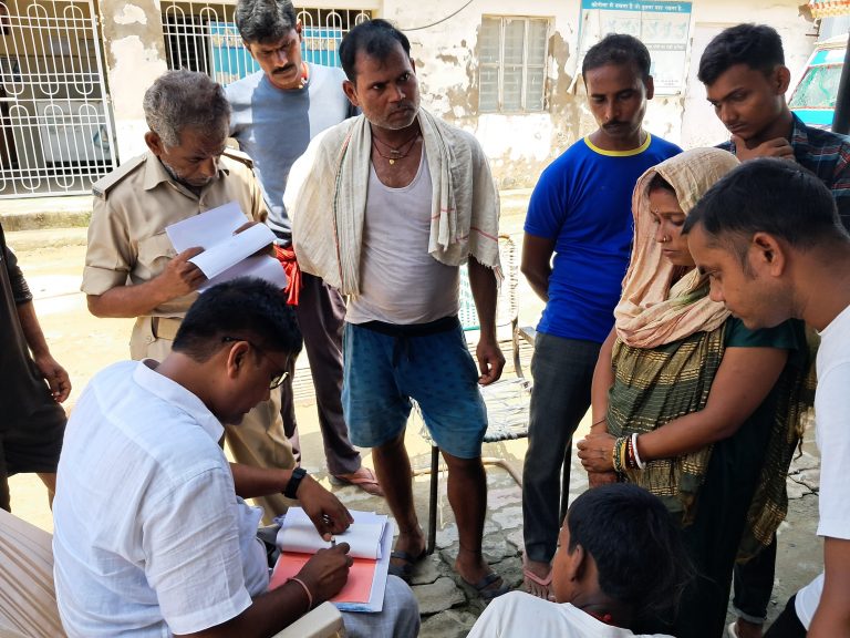 samastipur news: समूह में कांवर यात्रा पर निकली महिला की संदिग्ध परिस्थिति में मौत, परिजनों ने जताई हत्या की आशंका, दो लोग अस्पताल पहुंचाकर हुए गायब, जानिए……. मंदिर के बदले कहां पहुंची महिला, पुलिस कर रही छानबीन