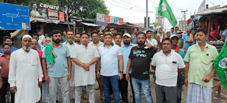 लिट्टीपाड़ा विधायक के नेतृत्व में सड़क पर उतरे झामुमो कार्यकर्ता, हिरणपुर बाजार सहित सभी जगहों पर कराया बंद