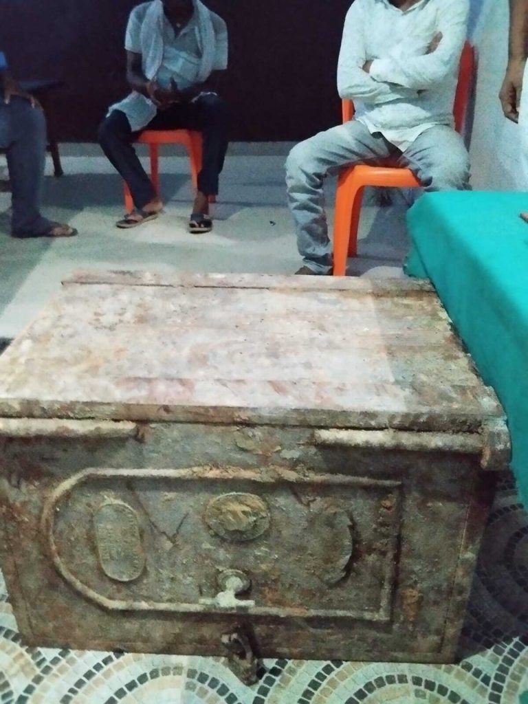 जमीन की खुदाई में मिला तिजोरी, मौर्य कालीन होने की आशंका