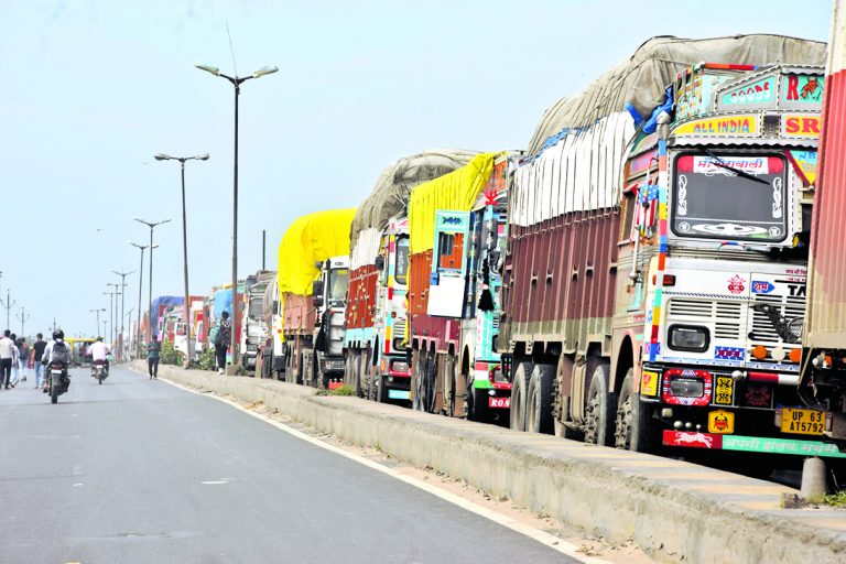 बंद समर्थकों ने एनएच व चौक-चाैराहे को किया जाम