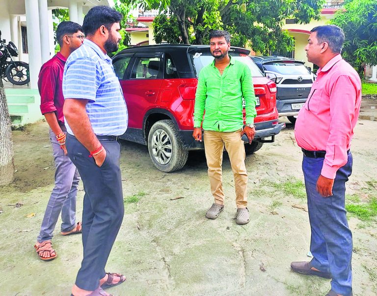 मोतीपुर में पहुंची मेडिकल टीम, डेंगू के मरीजों की स्थिति का लिया जायजा