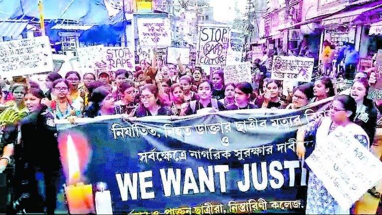 आरजी कर कांड के खिलाफ स्कूल-कॉलेज विद्यार्थियों ने किया मार्च