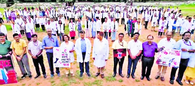 Ranchi news : रिम्स इमरजेंसी में सीनियर डॉक्टरों ने संभाला मोर्चा, मरीजों को मिली थोड़ी राहत