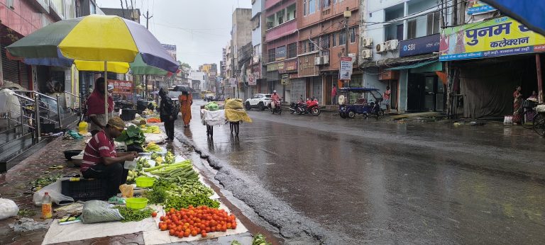 झमाझम बारिश से जनजीवन प्रभावित