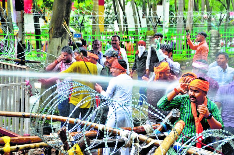 BJP protest news : भाजपा की युवा आक्रोश रैली में बरसे आंसू गैस के गोले, पूर्व सांसद सहित कई घायल