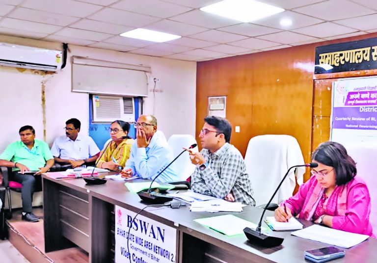 छपरा : ड्रग स्टोर में उपलब्ध दवाएं ही लिखें सरकारी डॉक्टर, वरना होगी कार्रवाई : डीएम
