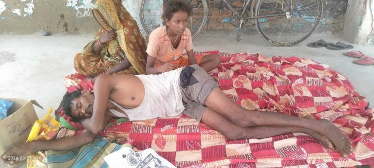अभियुक्तों की गिरफ्तारी की मांग को लेकर दूसरे दिन भी जारी रहा अनशन