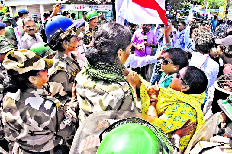 city news : एक माह के अंदर कैलाशपति मिश्र की प्रतिमा हटाये प्रशासन, वर्ना तोड़ देंगे